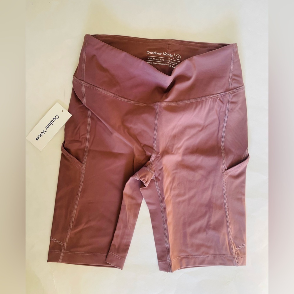 Outdoor Voices 8" Zoom Short NWT in Deep Taupe
